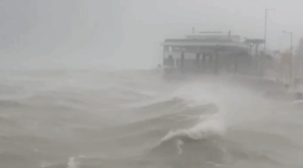 博星优配 第一视角直击 香港定翼机拍到“桦加沙”台风眼壁清晰画面